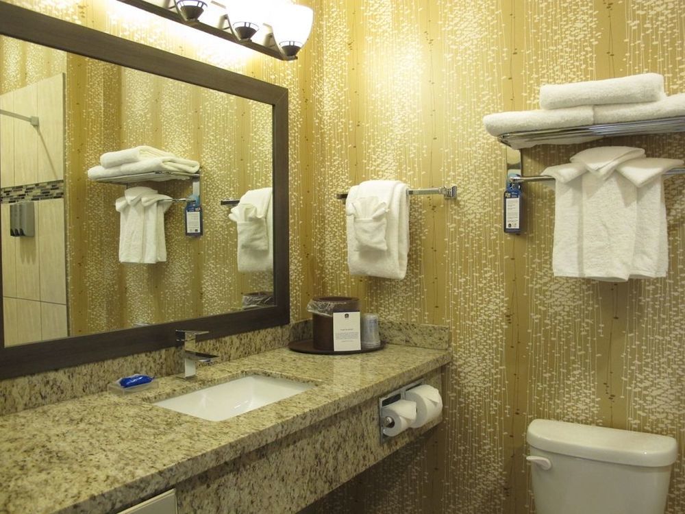 Best Western Plus Moosomin Hotel Стая снимка