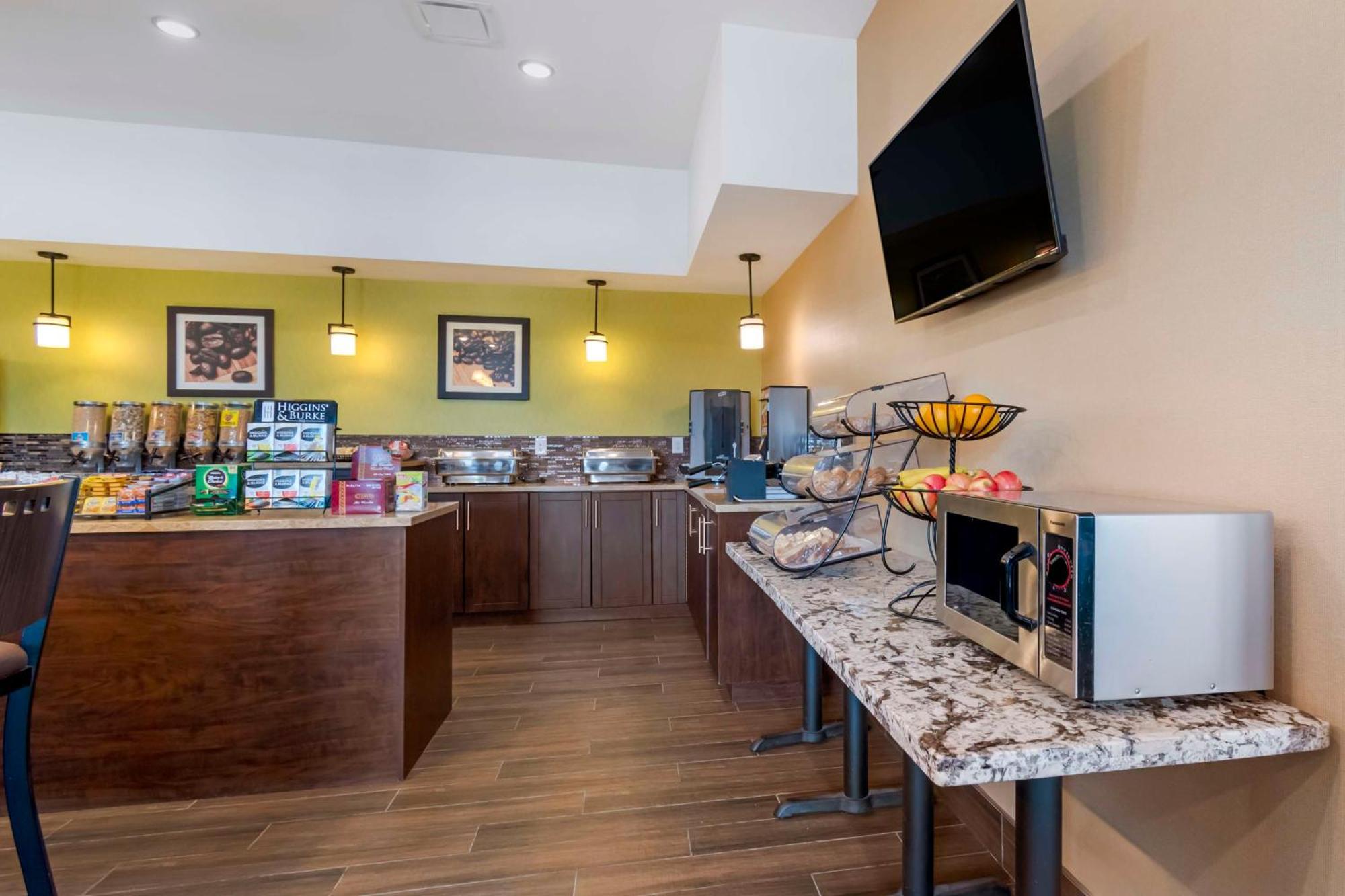 Best Western Plus Moosomin Hotel Екстериор снимка